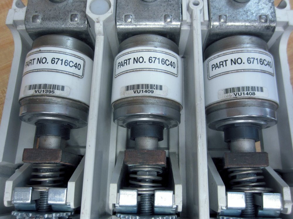 6716C40, EATON, CUTLER-HAMMER, 201, V211 V251 Contactor de vacío NEMA tamaño 5 reversible o no reversible