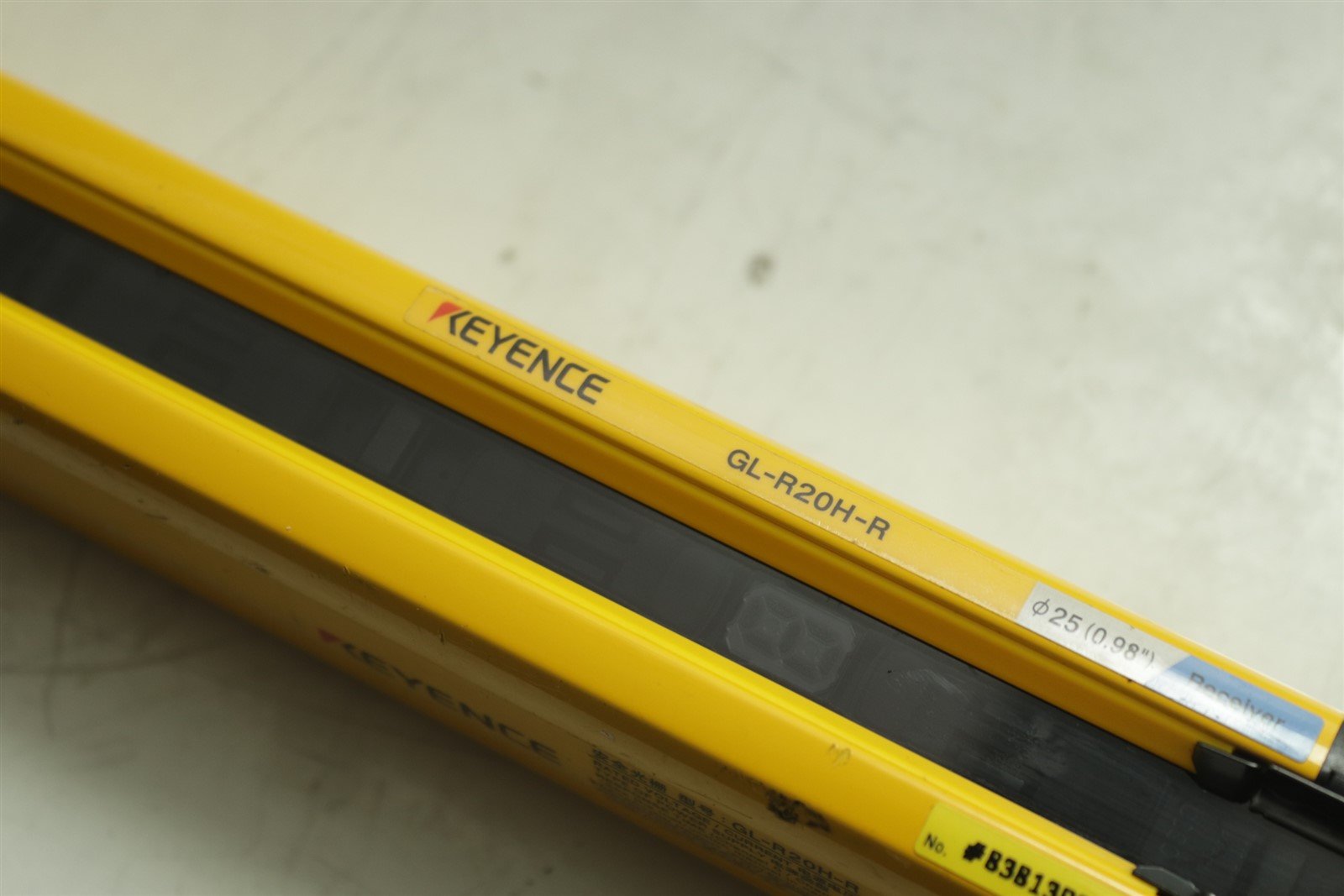 GL-R20H-R + GL-R20H-T Keyence Barrera de seguridad para control de manos.