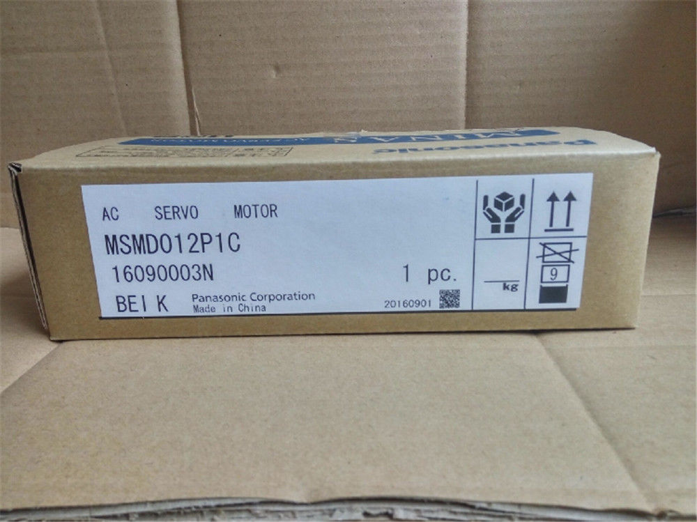MSMD012P1C, PANASONIC, Servomotor, serie MINAS A4, 100 W, 0,32 Nm, codificador incremental, eje redondo, sello de aceite