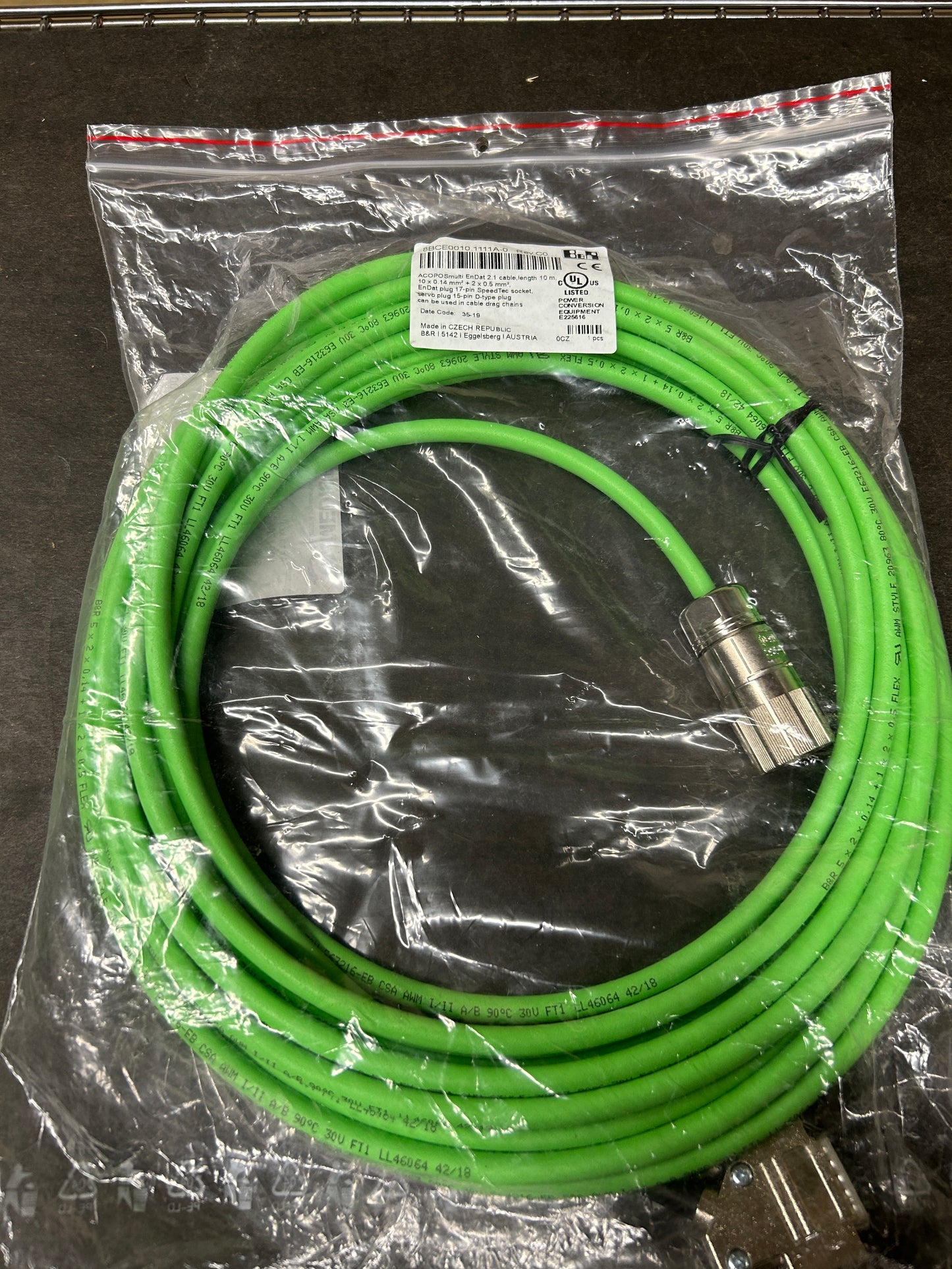 8BCM0025.1111A-0, B&R, Cable para motor ACOPOSmulti, longitud 25 m, 4 x 1,5 mm² + 2 x 2 x 0,75 mm², conector hembra Speedtec de 8 pines, tamaño 1, placa de protección integrada, apto para su uso en cadenas portacables.