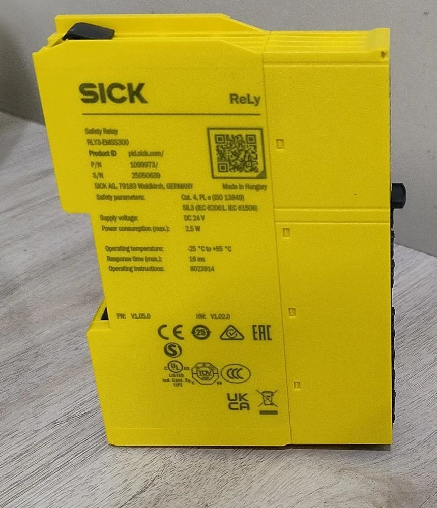 RLY3-EMSS300 SICK, RELE DE SEGURIDAD, SAFETY RELAY, 2 canales,  SIL3 CAT 4 PLE, 3 ENABLING CURRENT PATHS SAFE, 24VDC ;