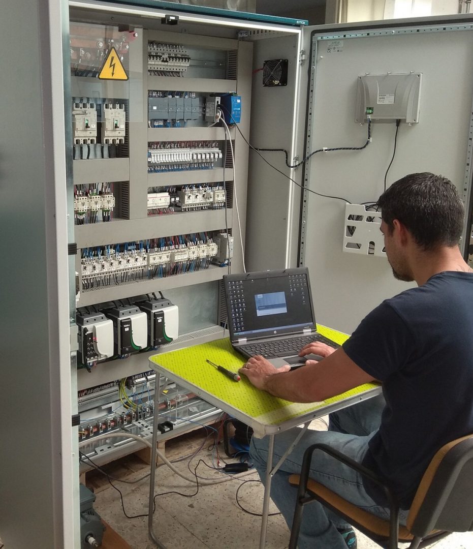 Field Service Emergencia, Asistencia en planta para revision, reparaciones,  programación, backup de sistema PLC, Drives, HMI, General. / hora (HH)