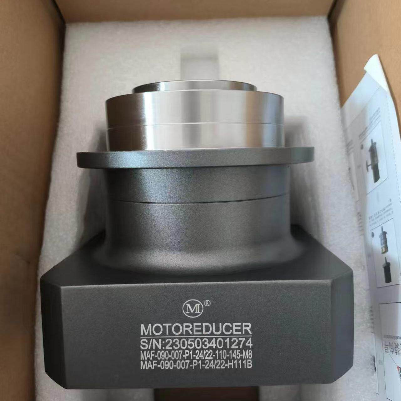 MAF-090-005-P1-24/22-110-145-M8, Tangcheng Wuxi, Caja de engranaje Motorreductor, 5:1,  1.3 y 1.8 KW